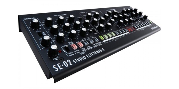 Аналоговий синтезатор Roland SE-02 фото 3
