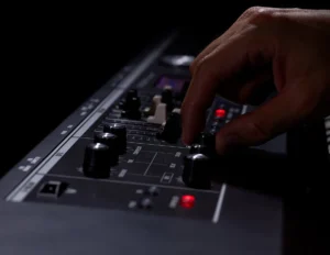 Синтезатор Roland VR-730 V-COMBO фото 3