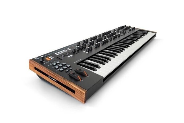 Аналоговий синтезатор NOVATION SUMMIT фото 4