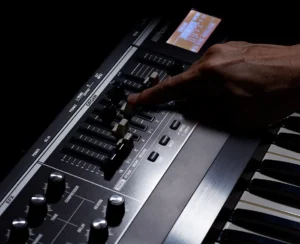 Синтезатор Roland VR-730 V-COMBO фото 4