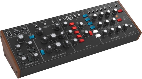Аналоговий синтезатор Behringer Model D фото 3