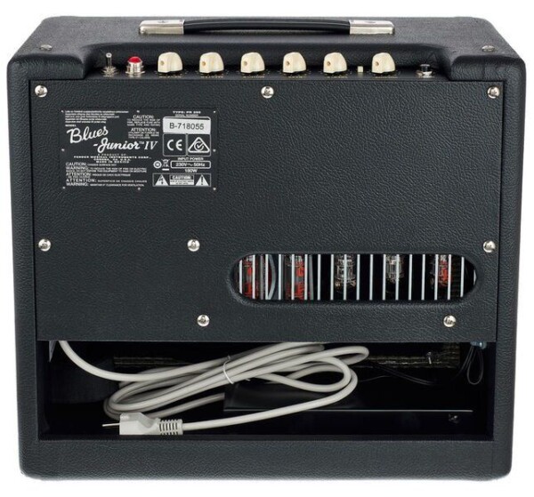Комбопідсилювач Fender BLUES JUNIOR IV фото 2